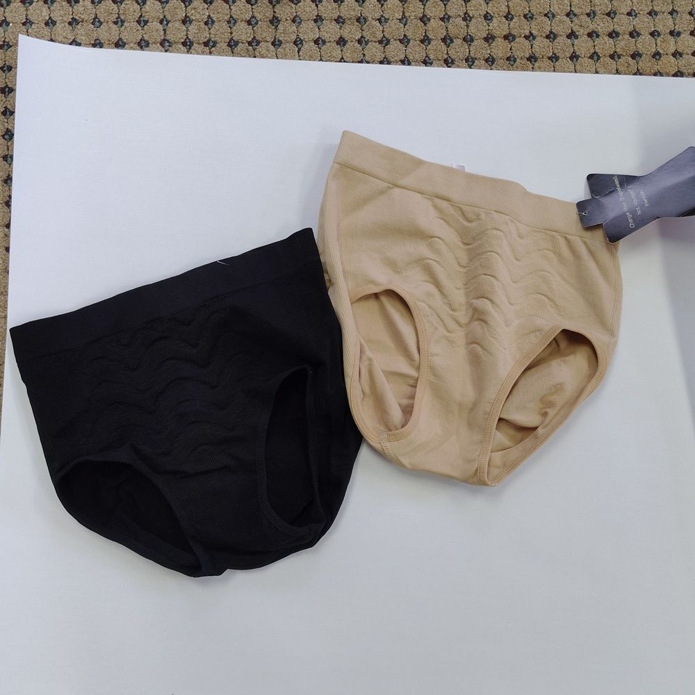 Seamless Beige And Black Women's Shapewear Briefs